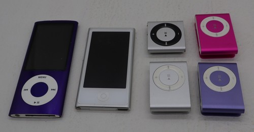 Lot ipod shuffle nano - of,